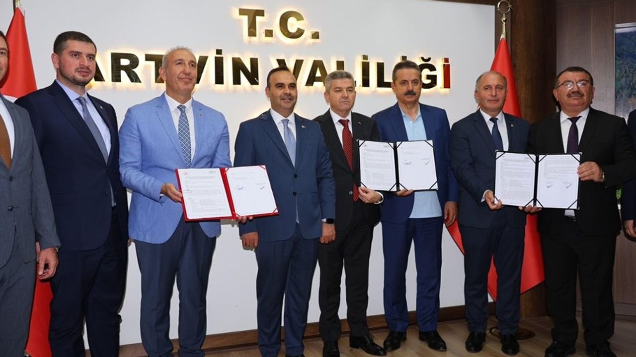 Sanayi ve Teknoloji Bakanı Artvin ilinde desteklenecek projelerin protokol imza törenine katıldı