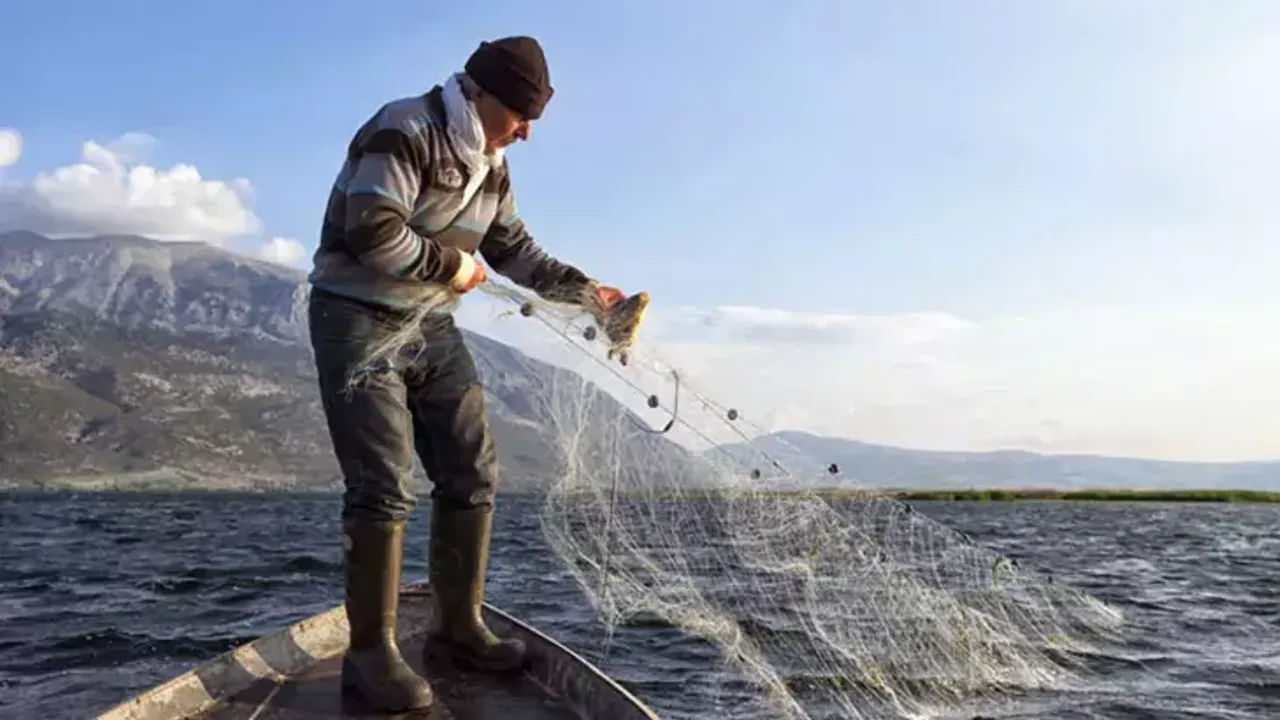 Balıkçılar “Vira Bismillah” demek için gün sayıyor