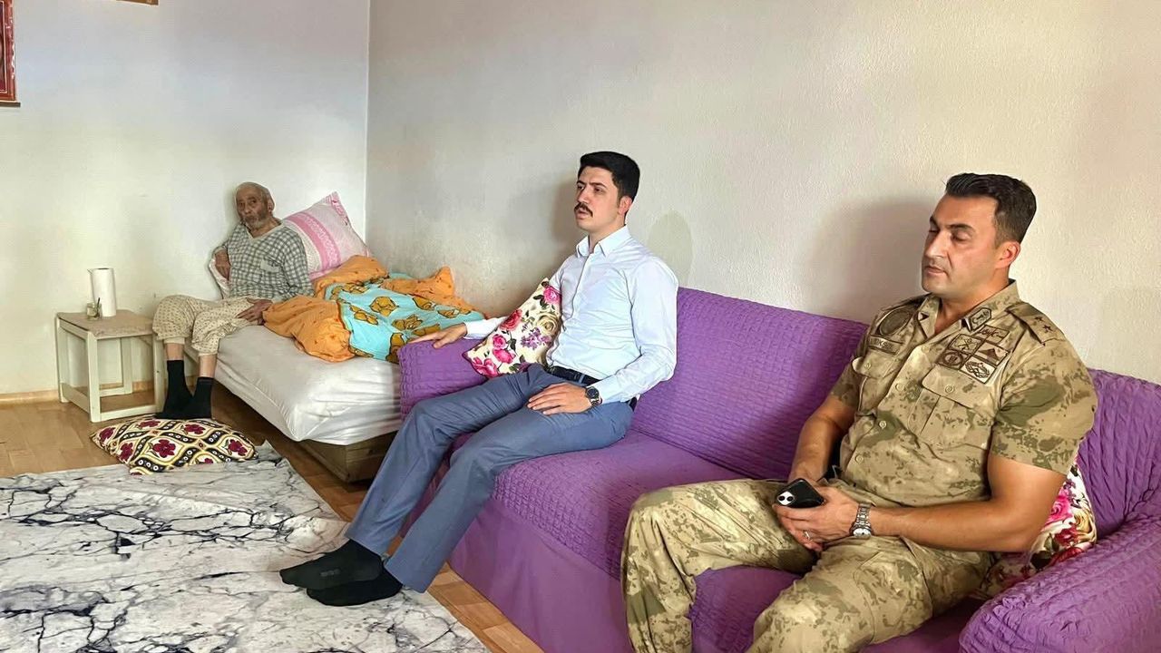 Digor Kaymakamı Kahraman’dan Alem Köyü’ndeki şehit ailesine ziyaret