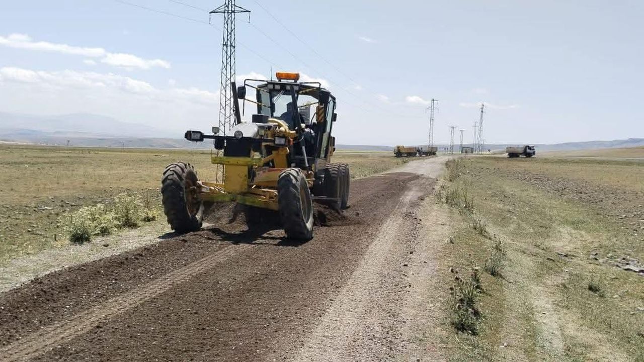 Kars İl Özel İdaresi Digor Çatak Köyü’nde kumlama çalışması tamamlandı