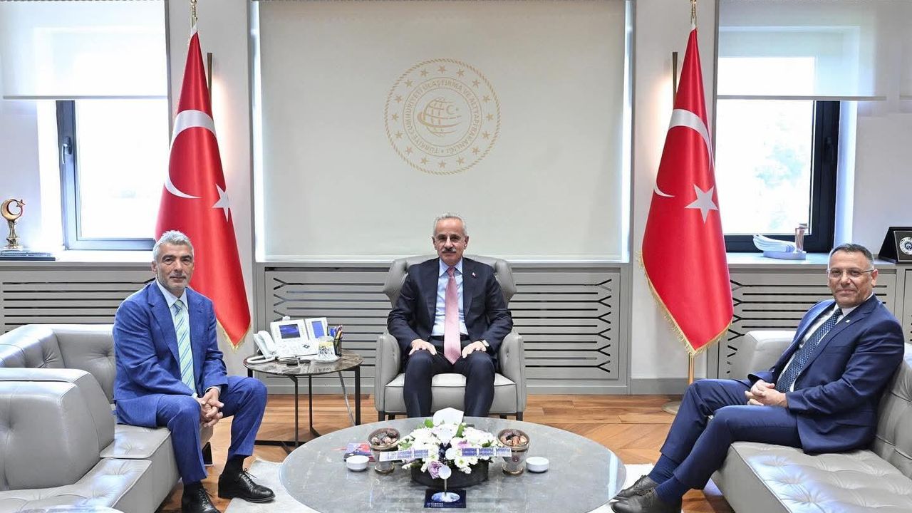 Ulaştırma ve Altyapı Bakanı Abdulkadir Uraloğlu’na Iğdır heyetinden ziyaret