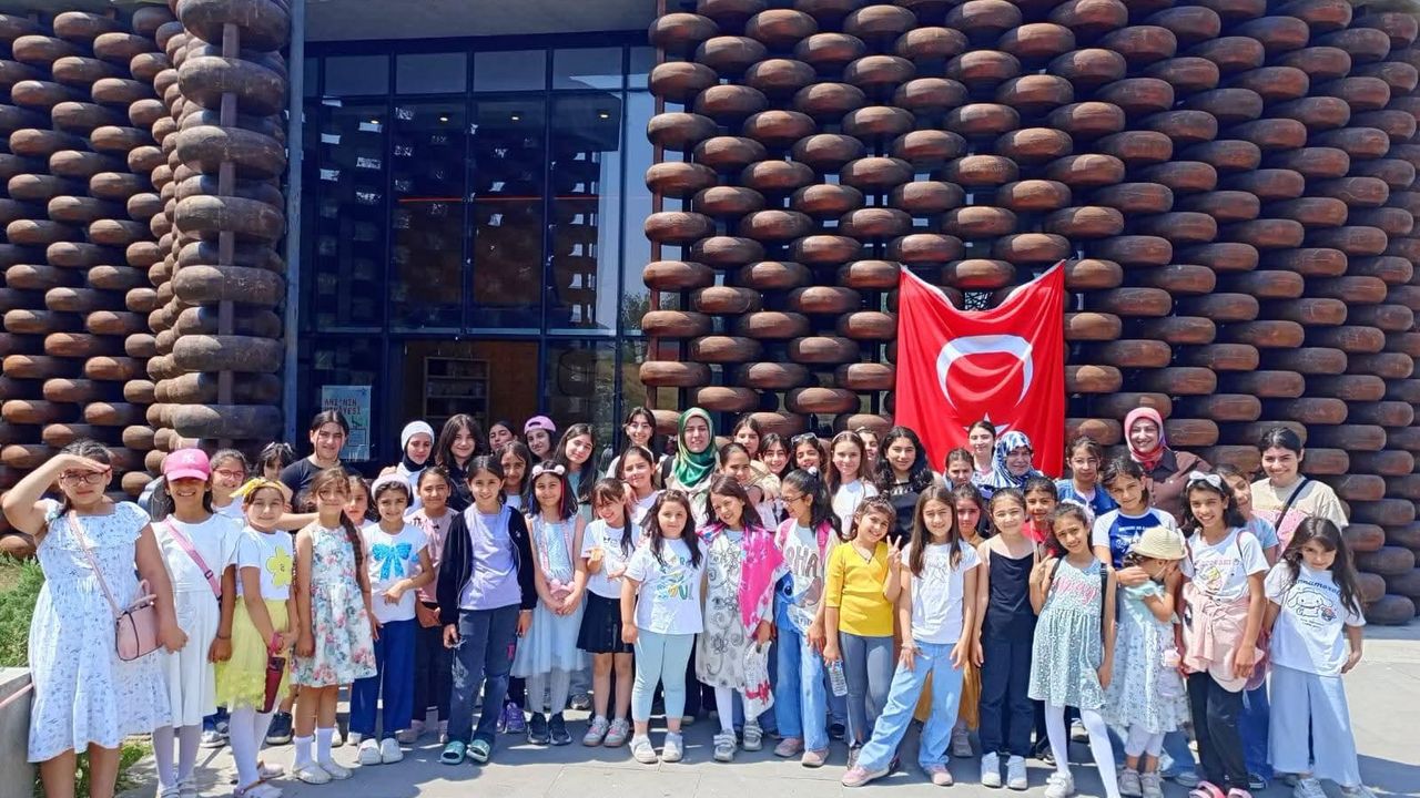 Yaz Kur’an Kursu öğrencileri, Kars merkezindeki müzeleri ziyaret etti