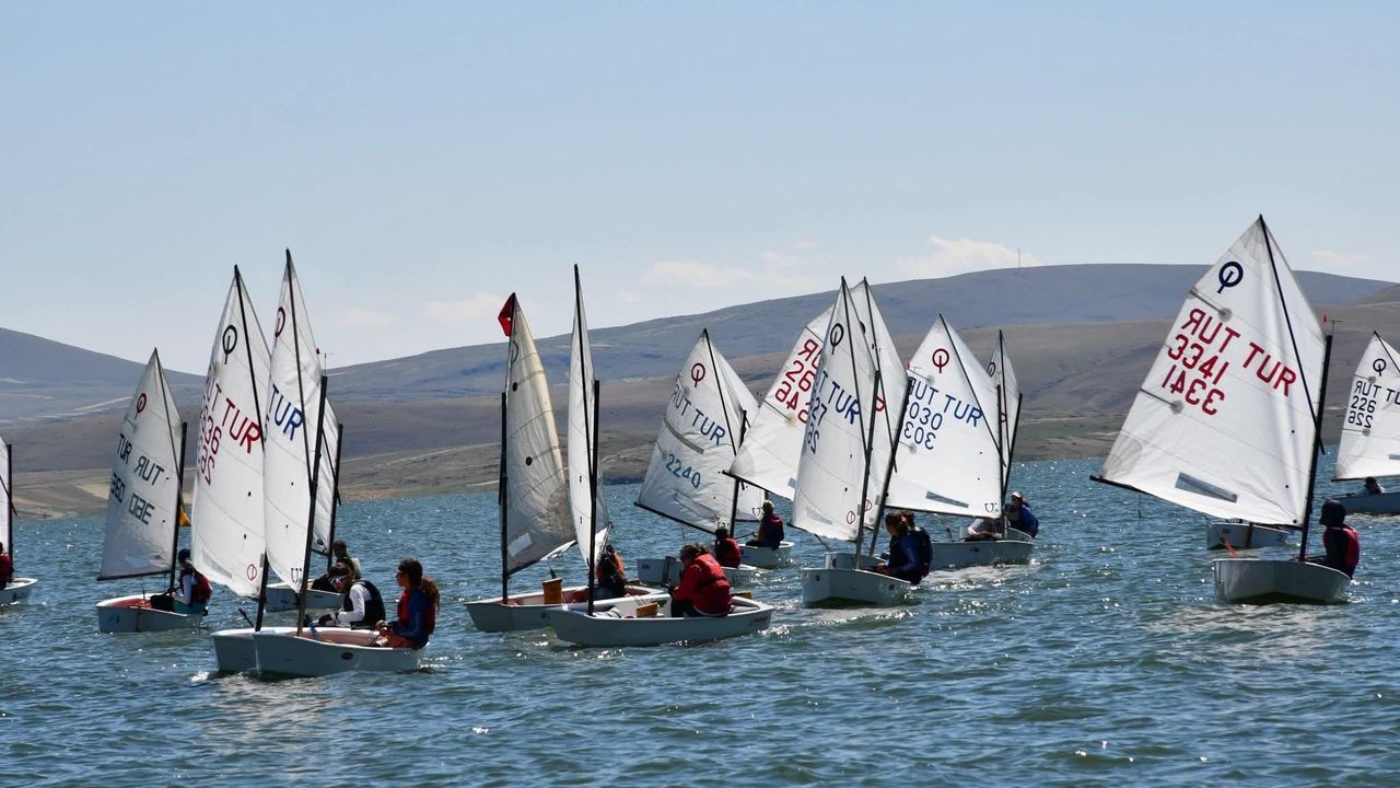 Ani’nin Fethi’nin 961. yıl dönümü, Çıldır Gölü’nde yelken yarışlarıyla kutlandı