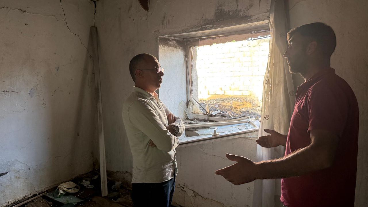 Kars’ta elektrik aksanından çıkan yangın evi küle çevirdi