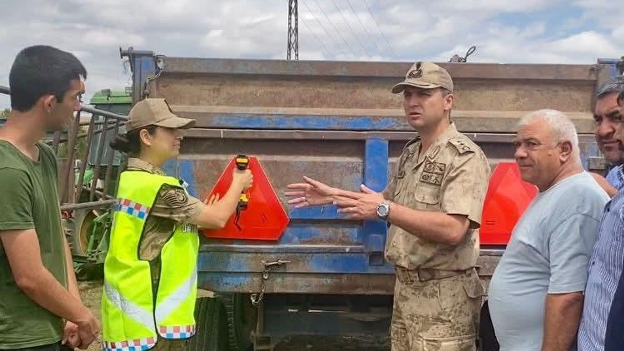 Kars’ta çiftçilere yönelik trafik güvenliği eğitimi düzenlendi