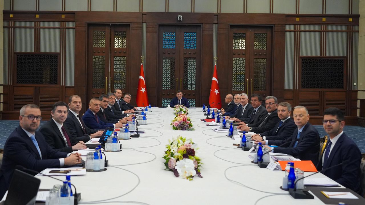 Ekonomi Koordinasyon Kurulu: Enflasyonla mücadele kararlılıkla sürecek, mali disiplin korunacak