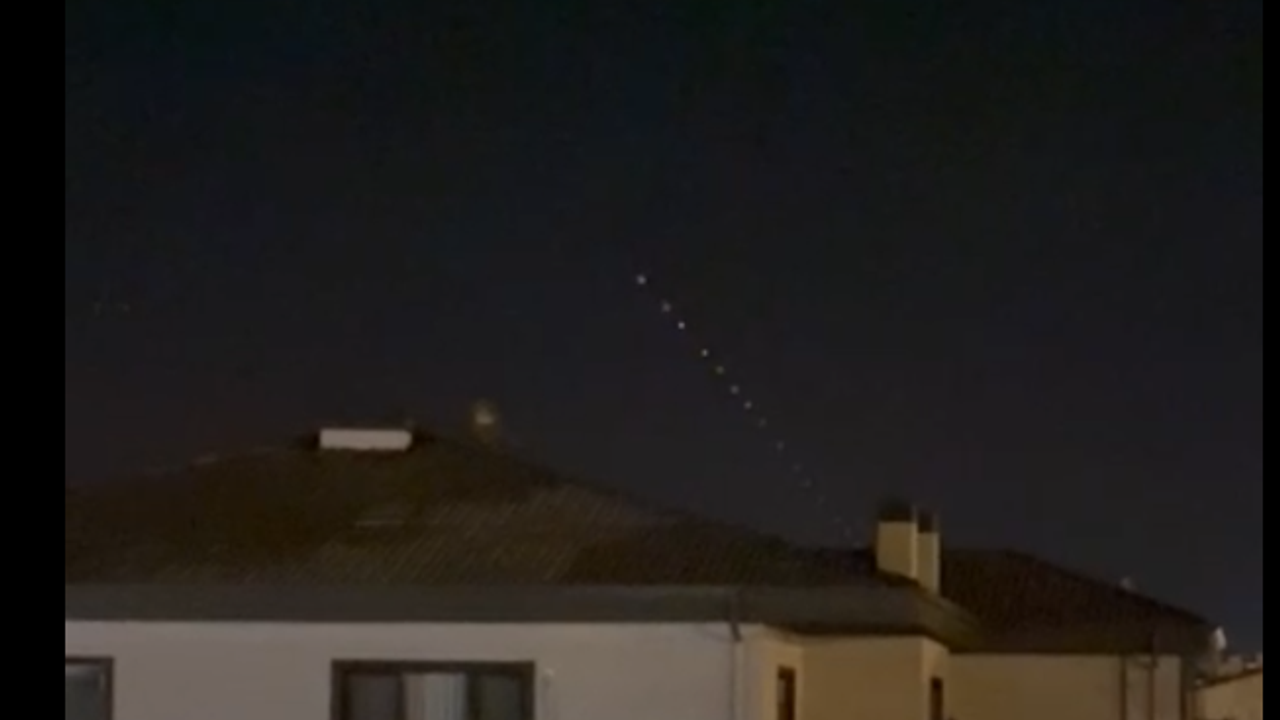 Gökyüzündeki sıralı ışıklar Aksaray’da şaşkınlık yarattı