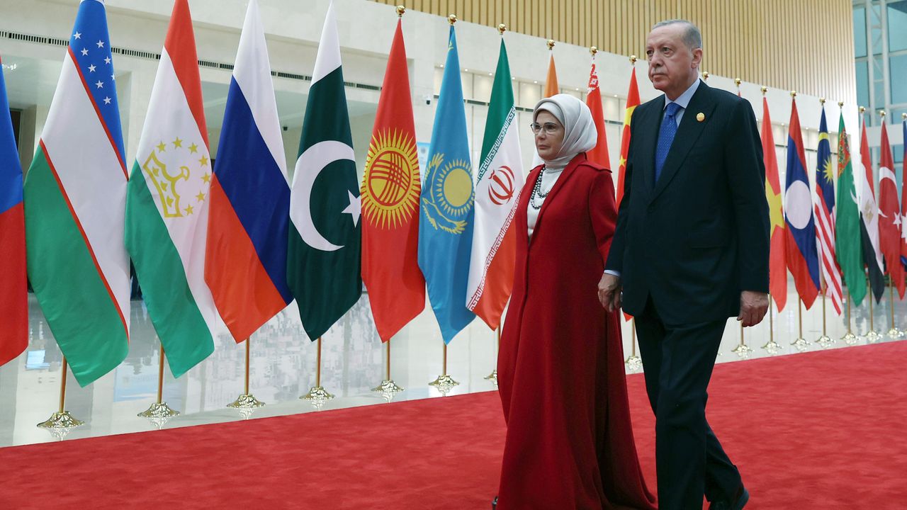 Cumhurbaşkanı Erdoğan ve eşi Emine Erdoğan Çin’de lider eşleriyle yemekte buluştu