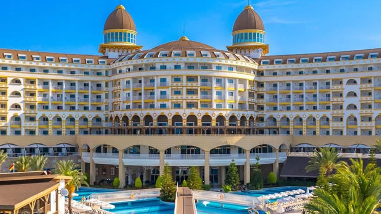 Antalya’da turist sayısı alarm veriyor: Belediyenin eksikleri krizi derinleştiriyor