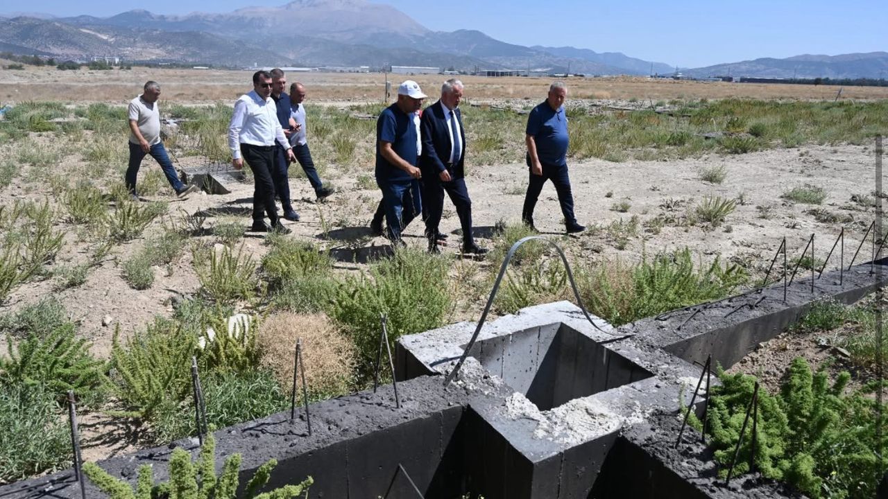 Başkan Başdeğirmen, Gül 2 Sanayi Sitesi’ndeki örnek dükkanları inceledi