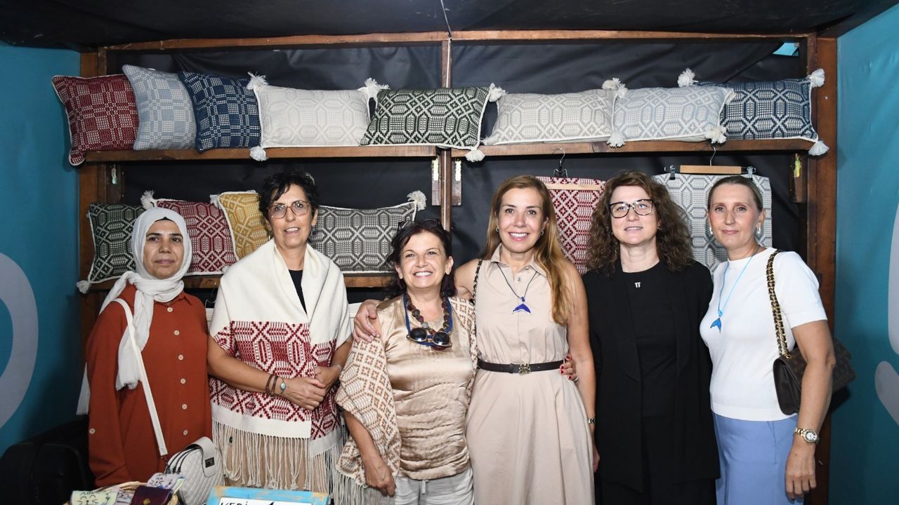 Ayvalık’ta Kadın Emeği Çarşısı’na yoğun ilgi