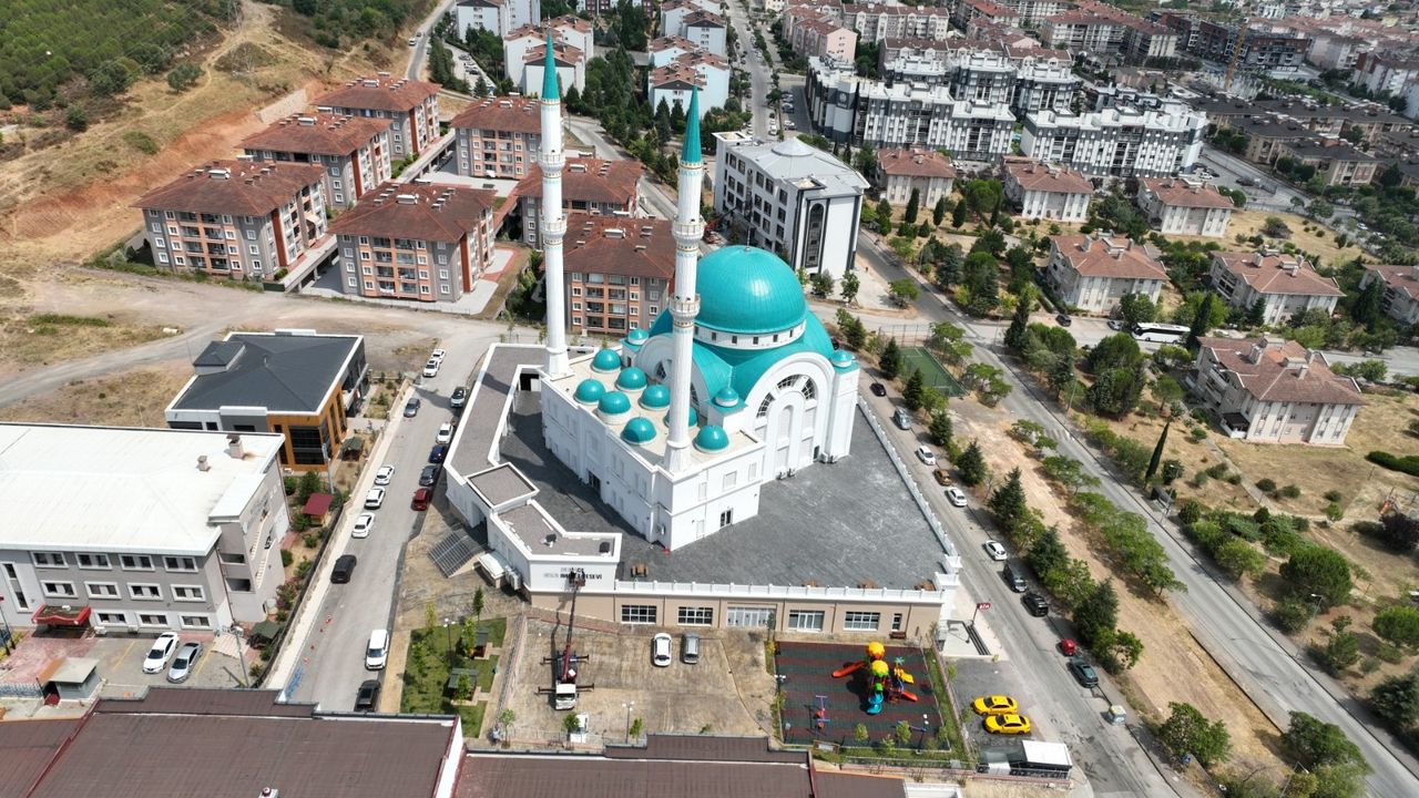 Kocaeli Belediyesi’nden cami çevrelerine estetik dokunuş