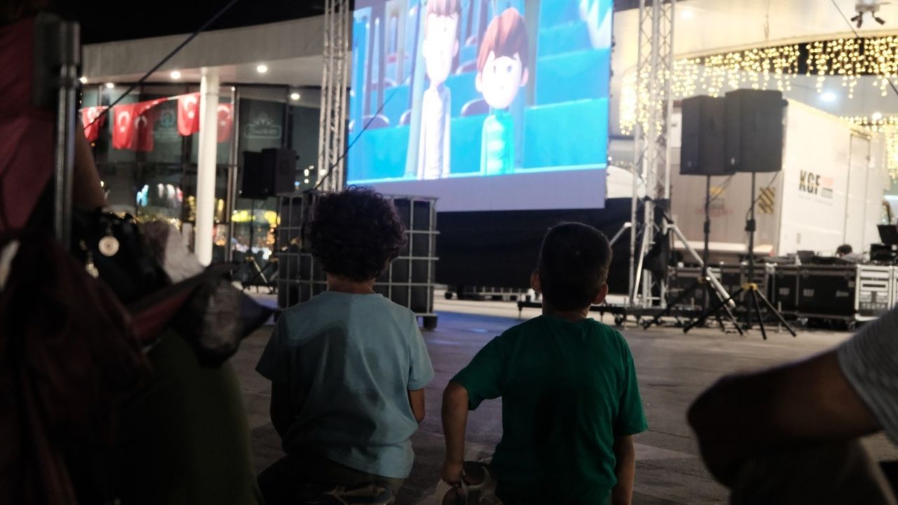 İzmit’te yıldızların altında ‘Rafadan Tayfa’ keyfi