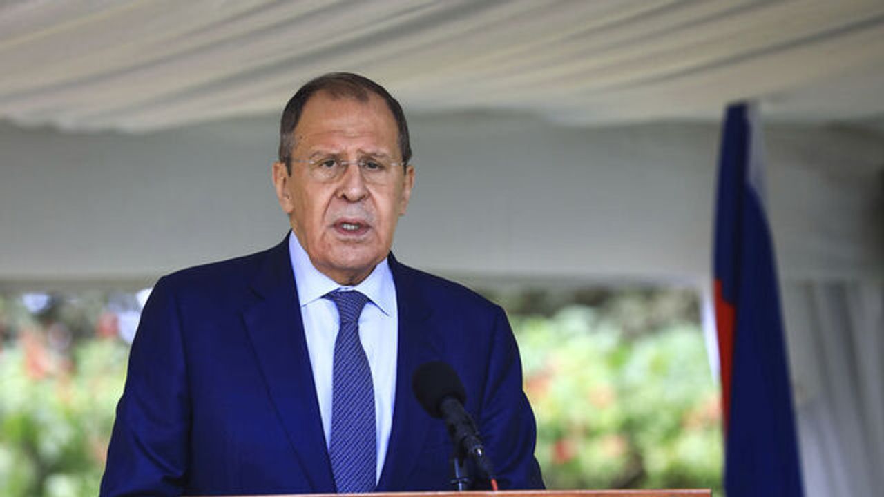Lavrov: İstanbul’da 2022’de üzerinde mutabık kalınan güvenlik garantilerini destekliyoruz