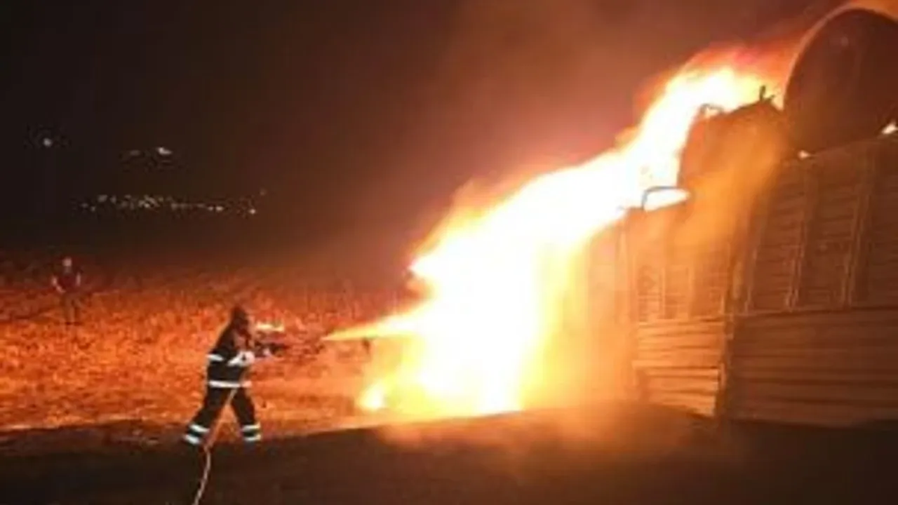 Mardin’de devrilen tır alev aldı, sürücü hayatını kaybetti