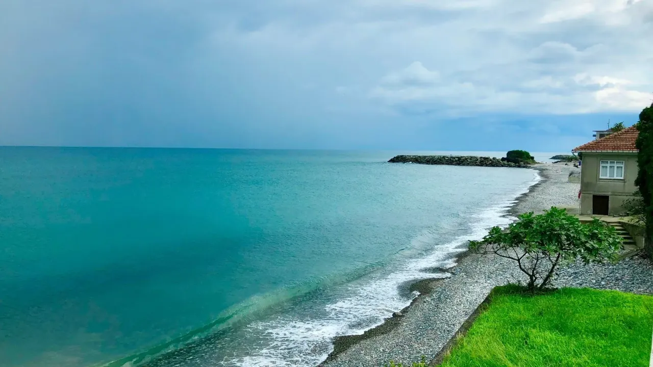 Olumsuz hava şartları 4 ilde denize girişi yasaklattı