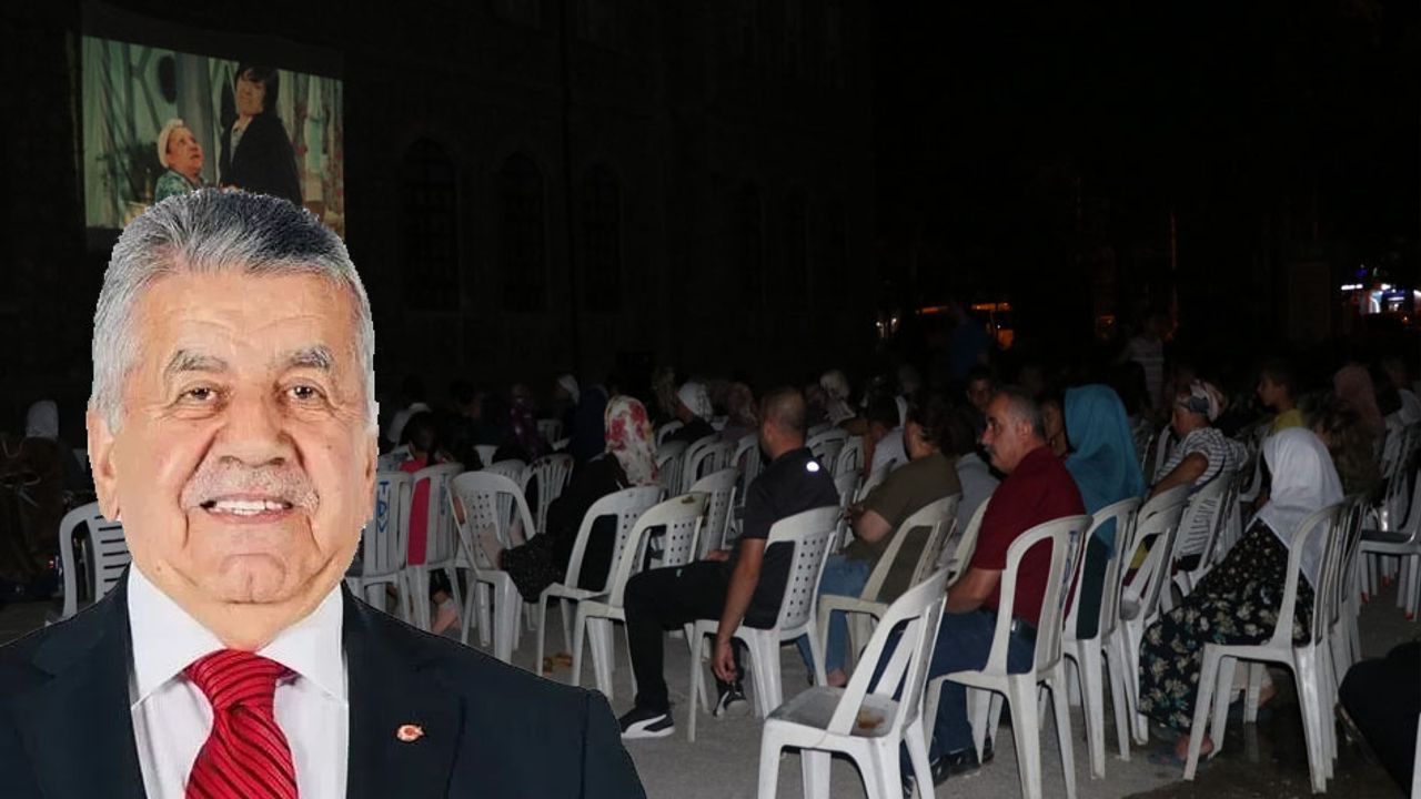 Senirkent’te açık hava sineması keyfi