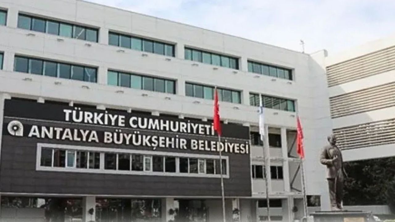Antalya Büyükşehir Belediyesi’nde rüşvet ve yolsuzluk soruşturmasında 8 tutuklama