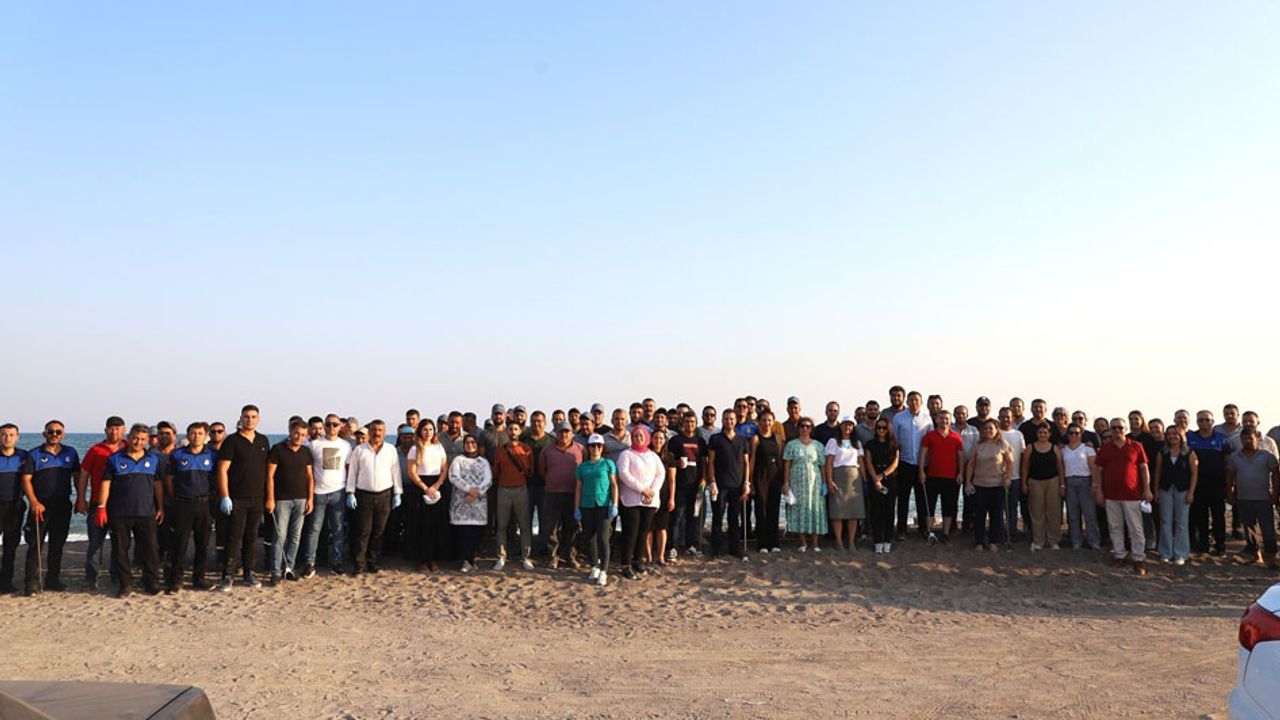 Aksu Belediyesi’nden Kumköy sahilinde geniş çaplı temizlik