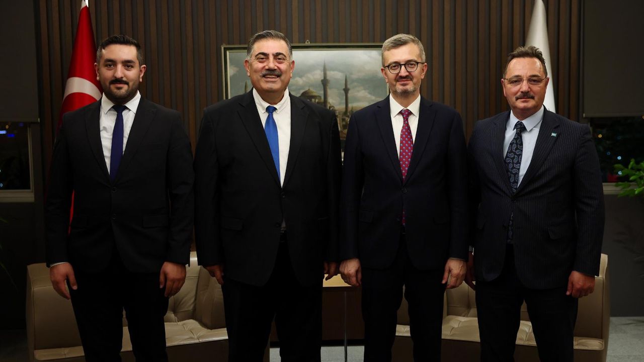 TİMBİR heyetinden İletişim Başkanı Burhanettin Duran’a ziyaret