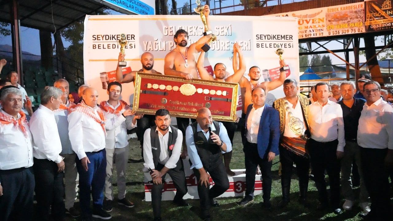 Seydikemer Seki Güreşleri’nde Başpehlivan İsmail Koç, Güreş Ağası Şaban Karaşal oldu