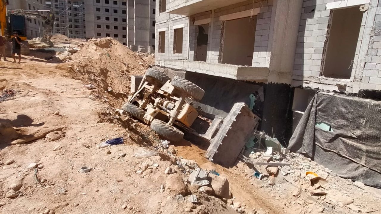 Malatya’da şantiyede iş makinesi devrildi: 1 ölü