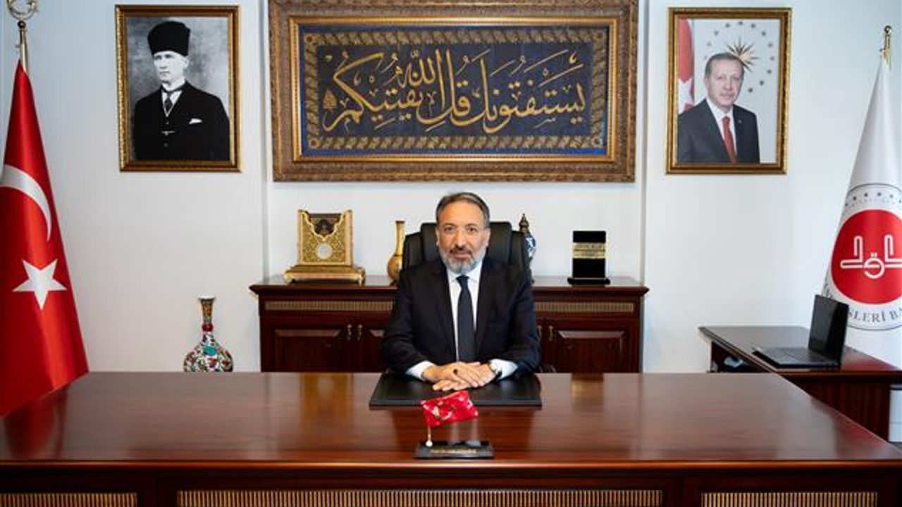 Rektör Turabi, hemşehrisi Prof. Dr. Safi Arpaguş’a tebrik etti