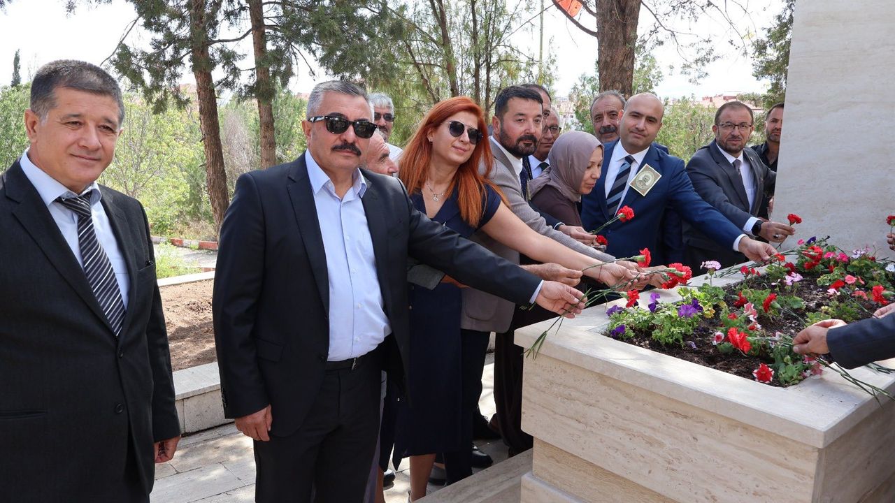 Hüseyin Kahya Hiçyılmaz minnet ve şükranla anıldı