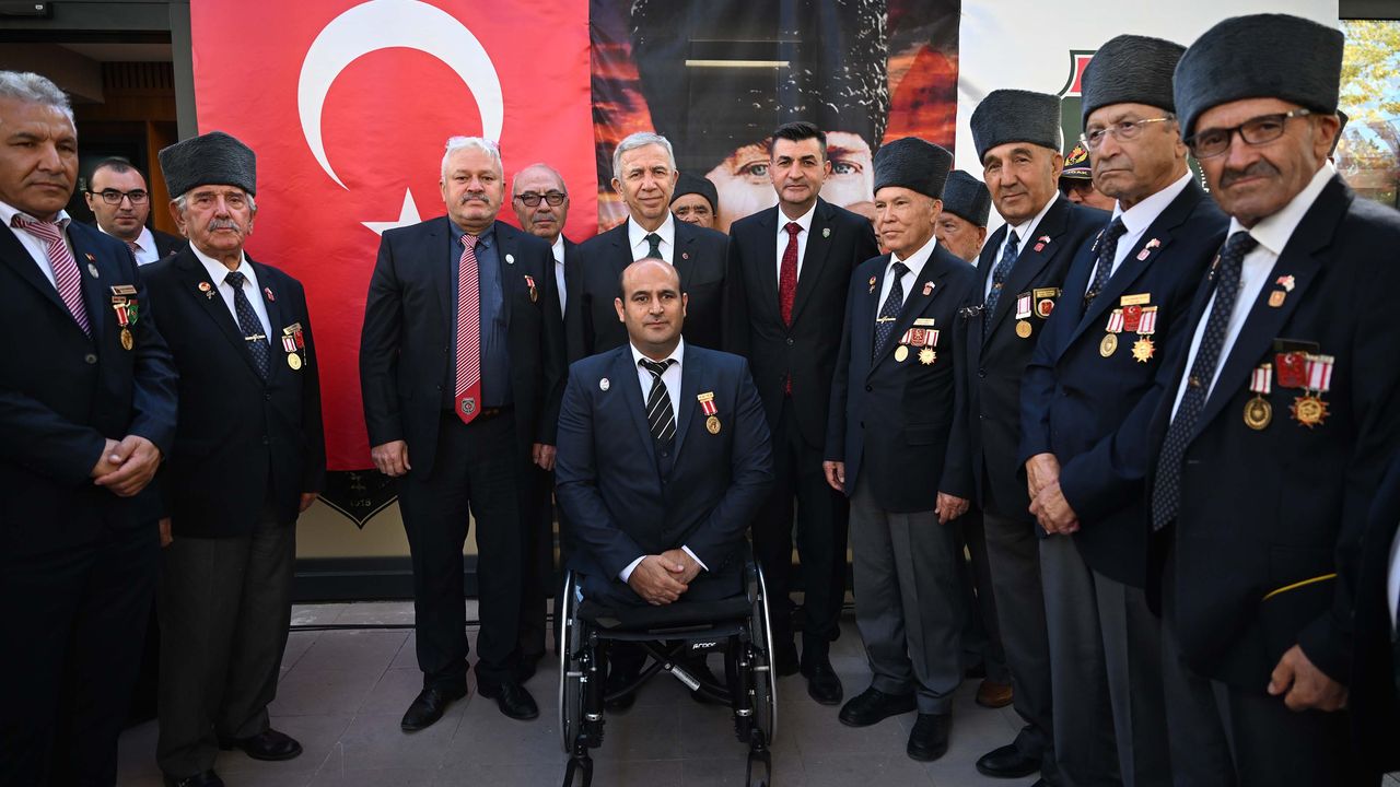 Mansur Yavaş Gazi ve Şehit yakınlarıyla buluştu