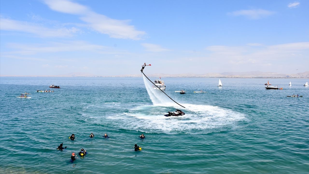 AK Parti Van Gençlik Kolları, “Gölfest Gençlik Buluşması” düzenledi