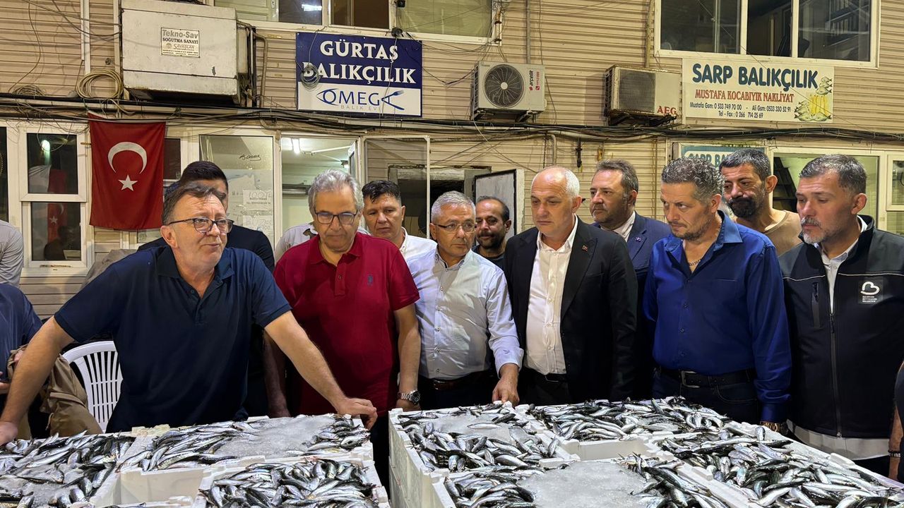 Balıkesir’de balık sezonu ilk mezatla açıldı