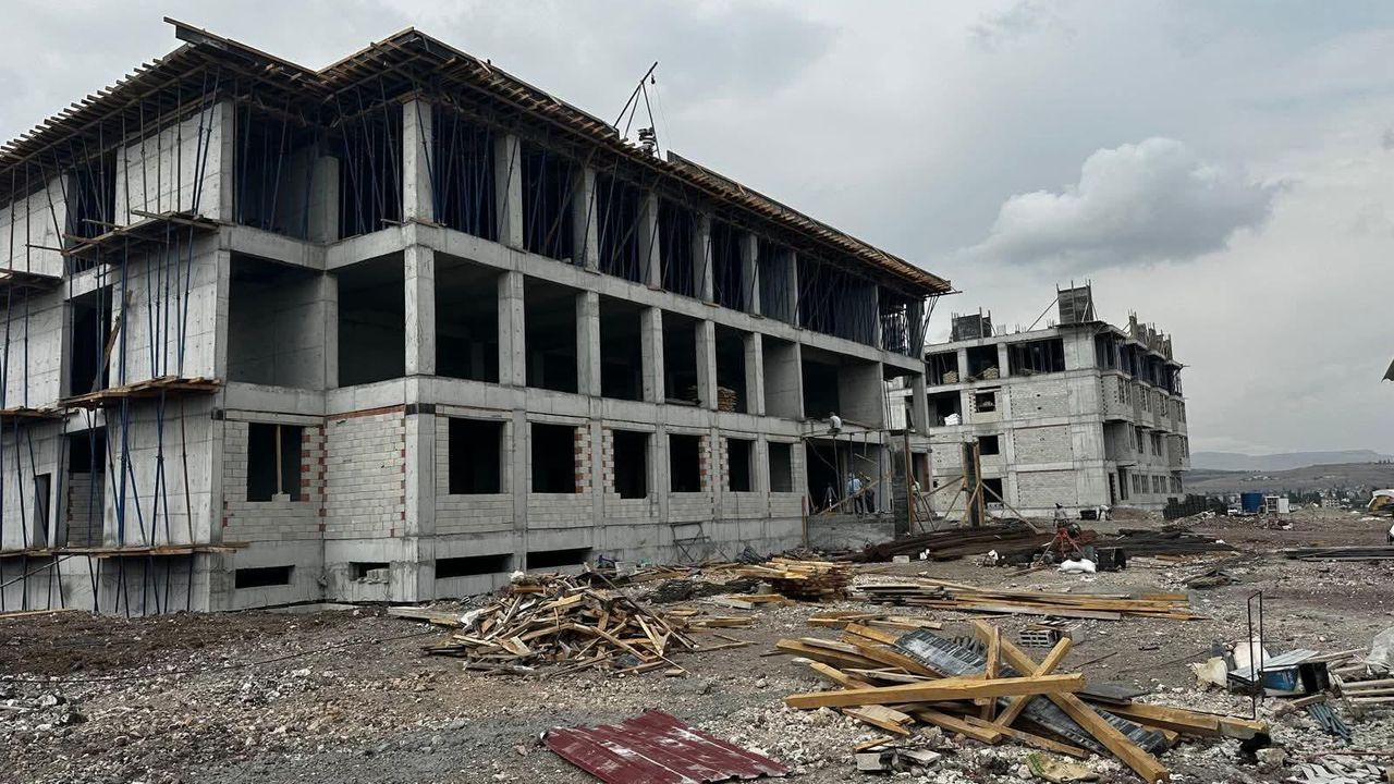 Kars’ta 20 derslikli GAMP Lisesi ve  4 adet atölye inşaatı devam ediyor