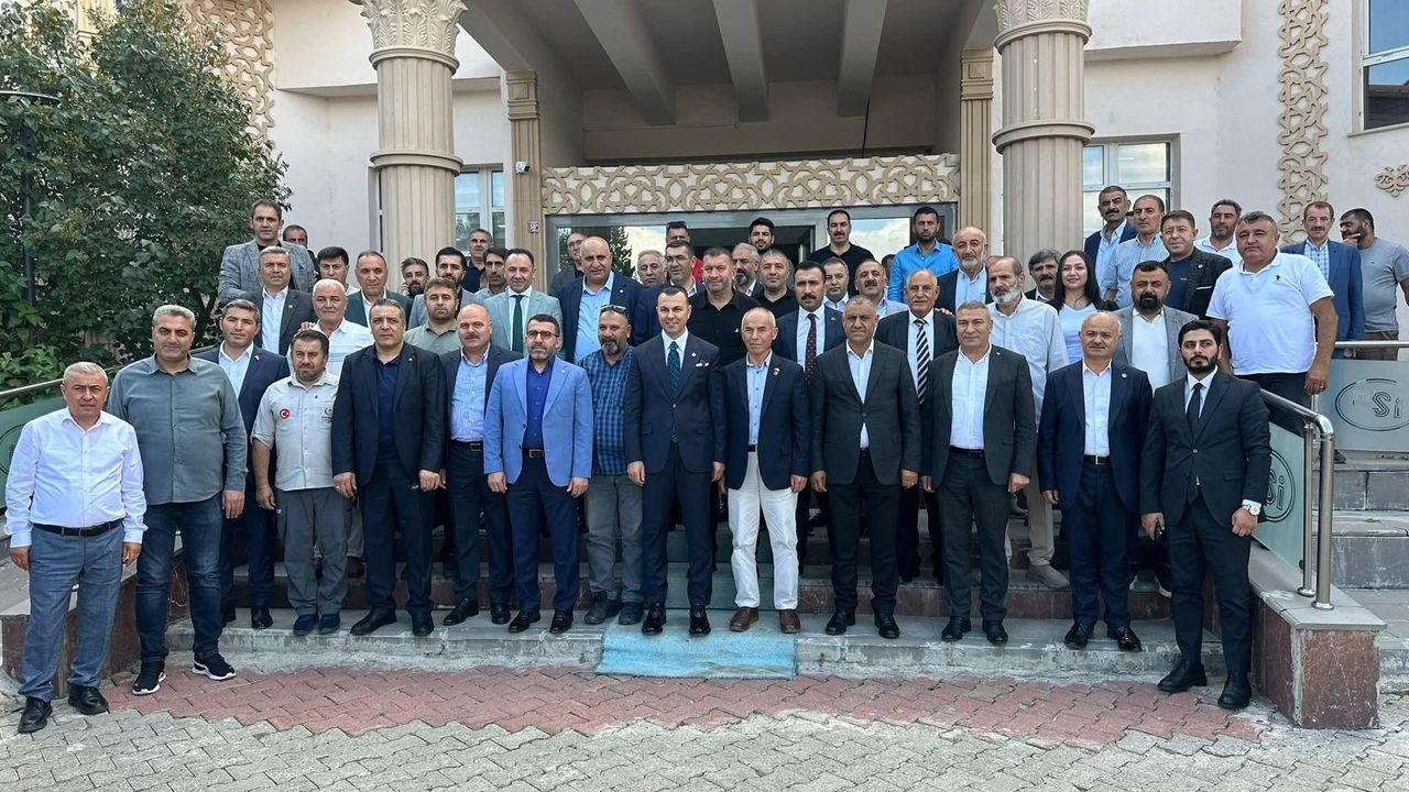 AK Parti MKYK Üyesi ve İstanbul Milletvekili Seyithan İzsiz, Kars’ta STK ve İş İnsanlarıyla Buluştu