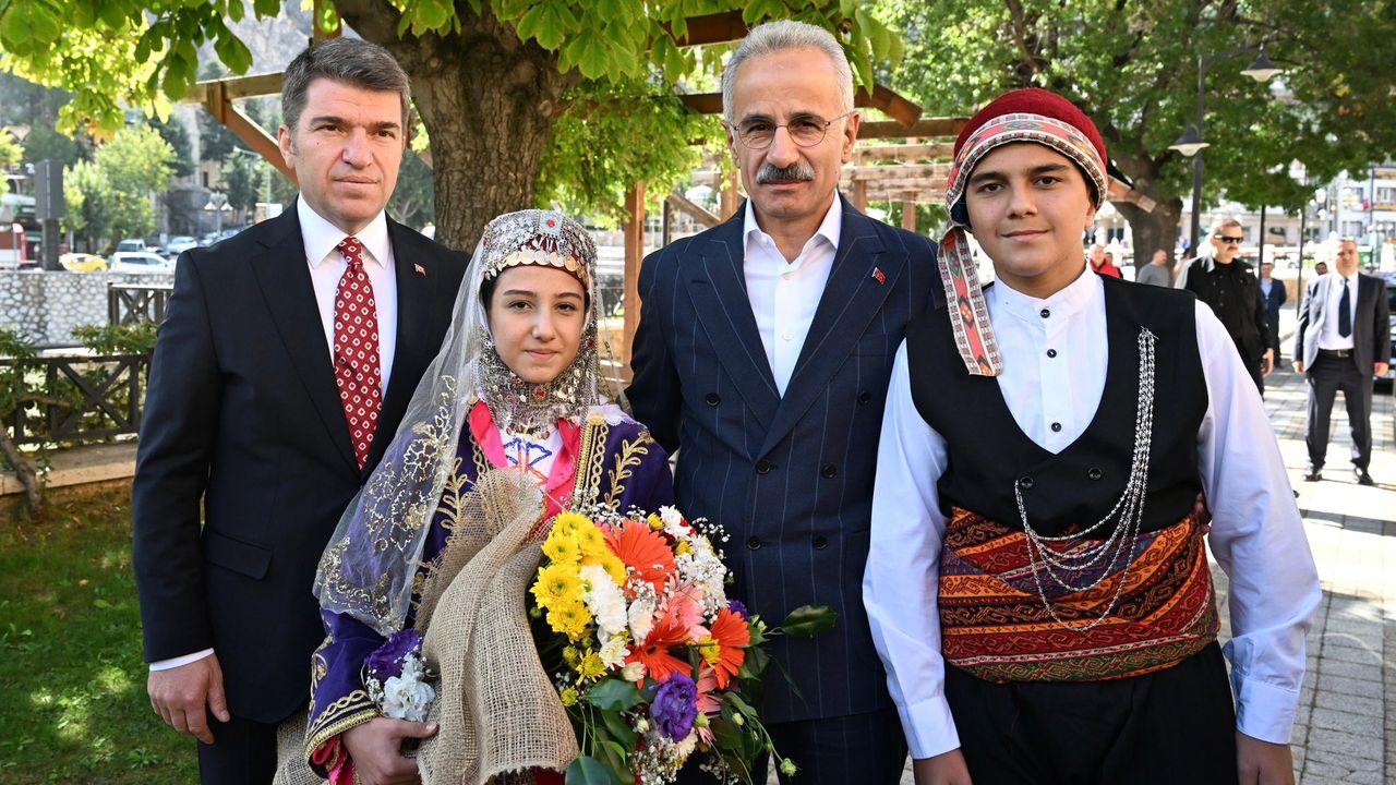 Ulaştırma ve Altyapı Bakanı Uraloğlu Amasya’da