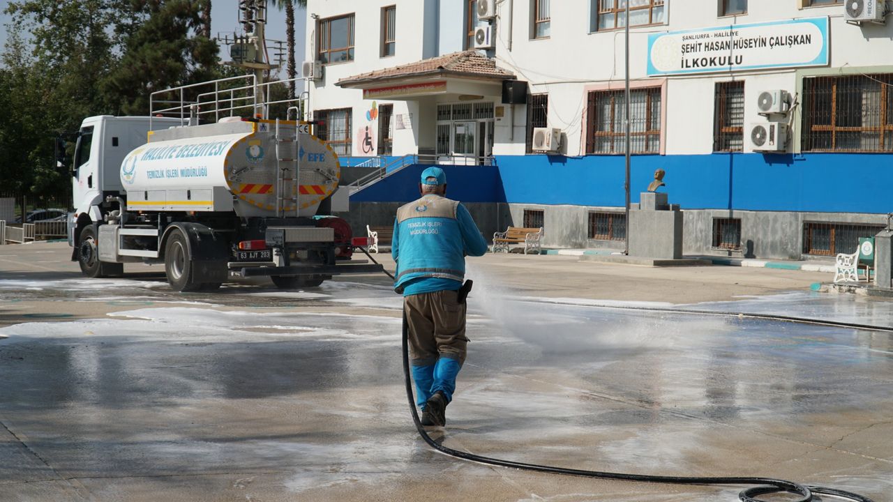 Haliliye Belediyesi’nden okullara eğitim öncesi temizlik seferberliği