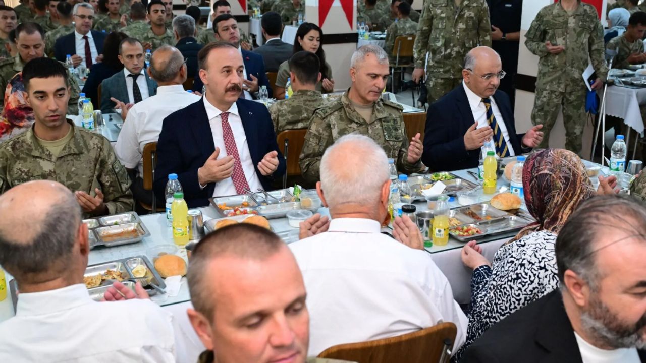 Isparta Valisi Erin, Gazilerle Komando Tugayı’nda bir araya geldi