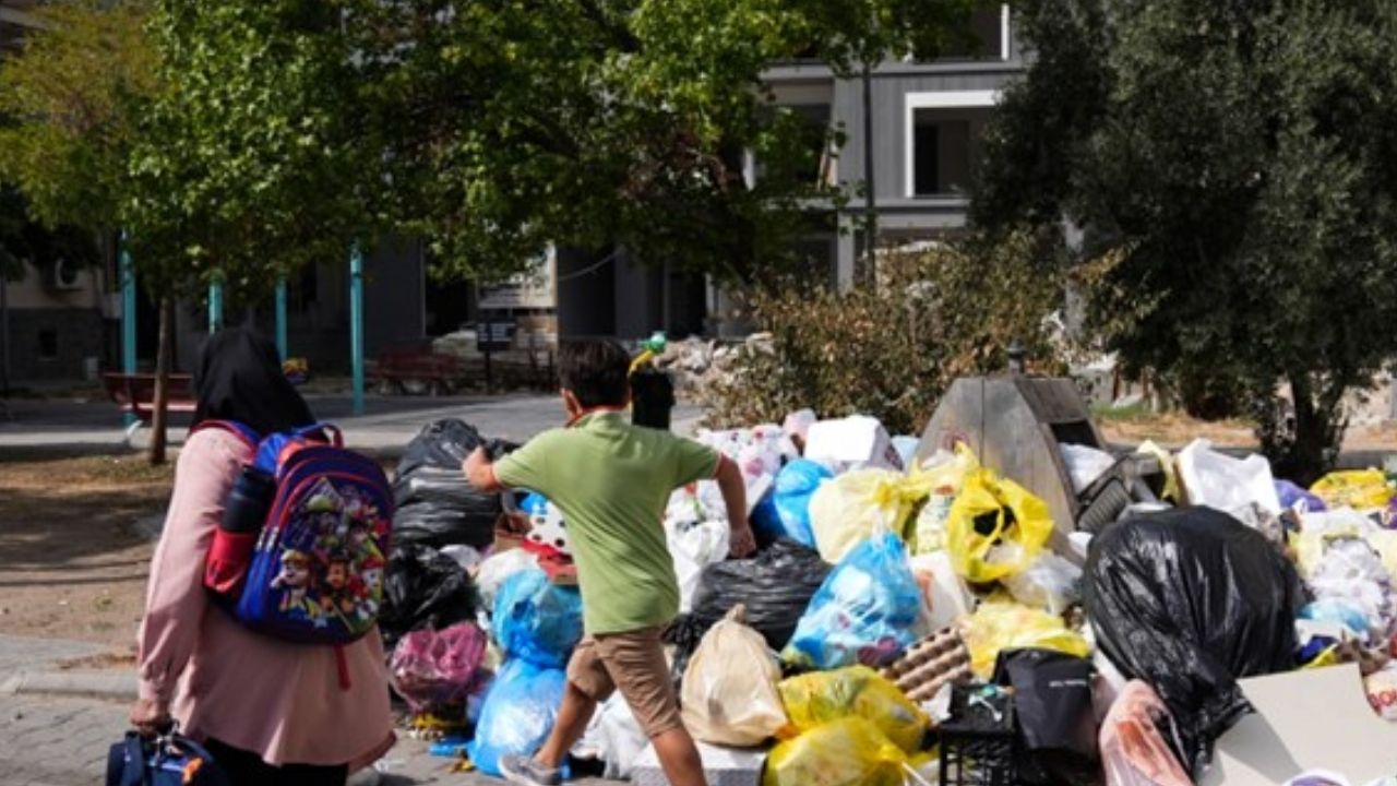 İzmir’de işçi eylemi bitti, çöp çilesi bitmedi
