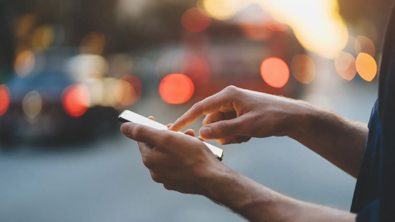 Facebook ve Instagram, İngiltere’de reklamsız abonelik sunacak