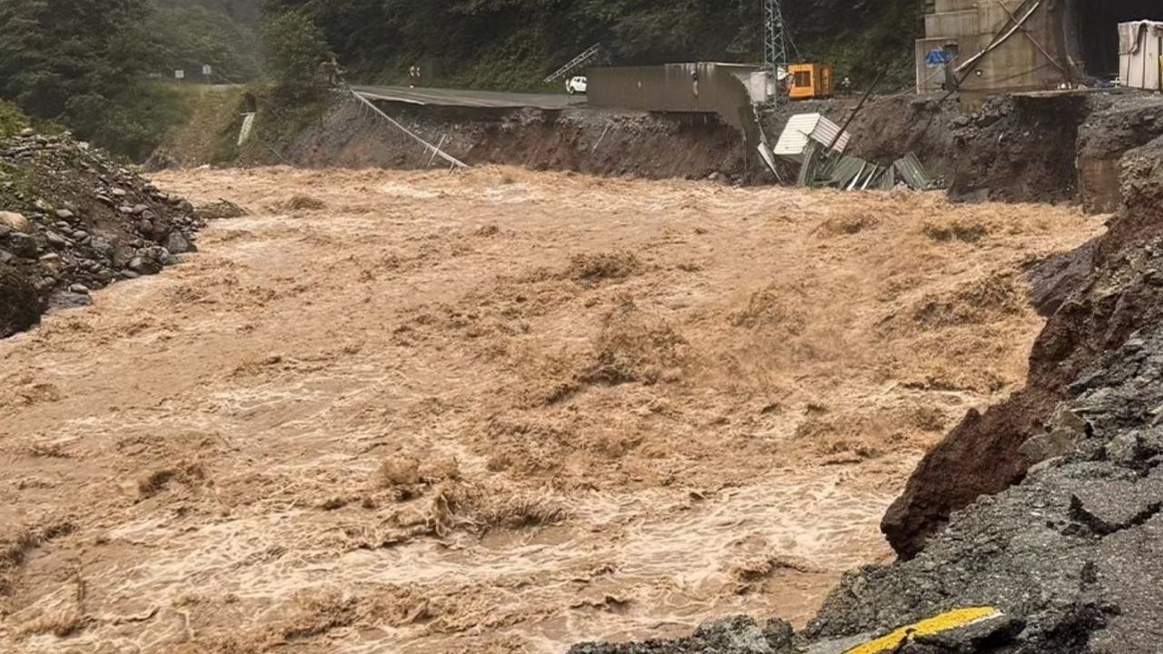 Rize’de şiddetli yağış Ayder Yaylası’nı felç etti: 1500 kişi mahsur kaldı