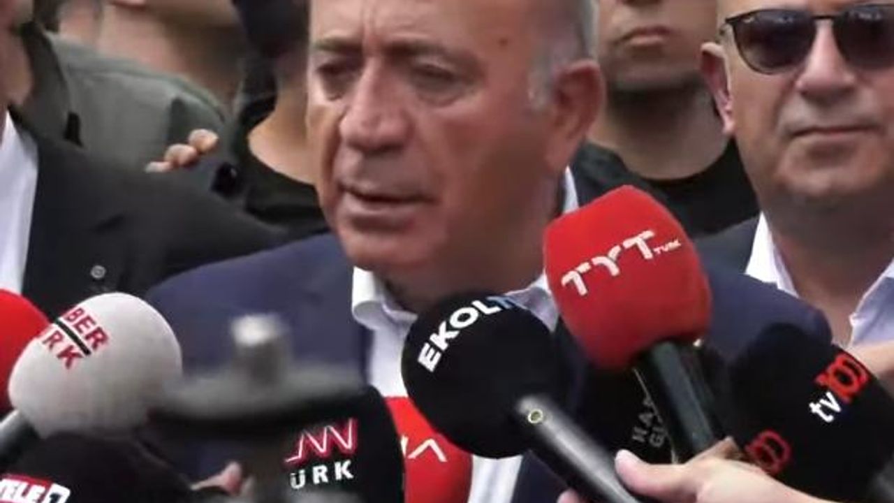 Gürsel Tekin İstanbul İl Başkanlığı binasının önüne geldi