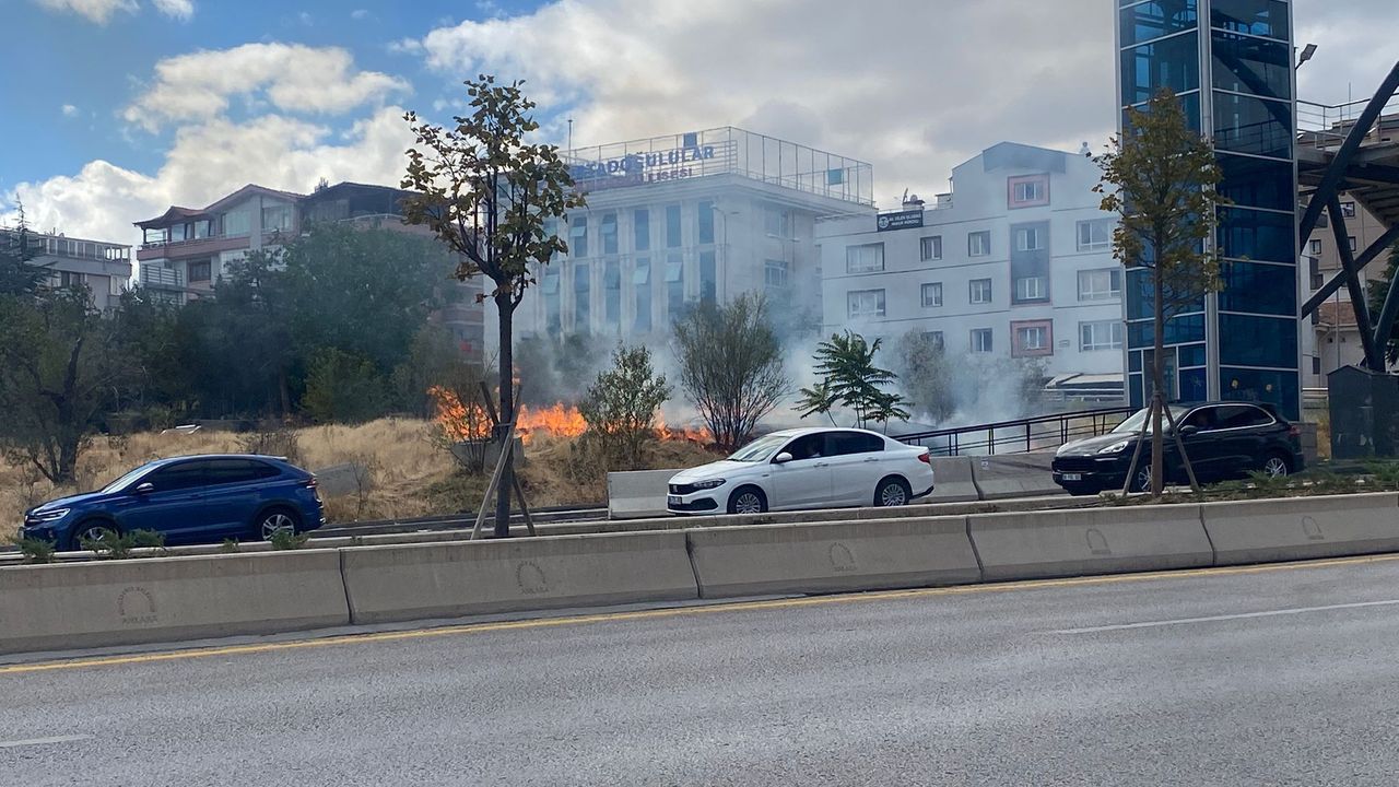 Ankara’da boş arazide yangın çıktı