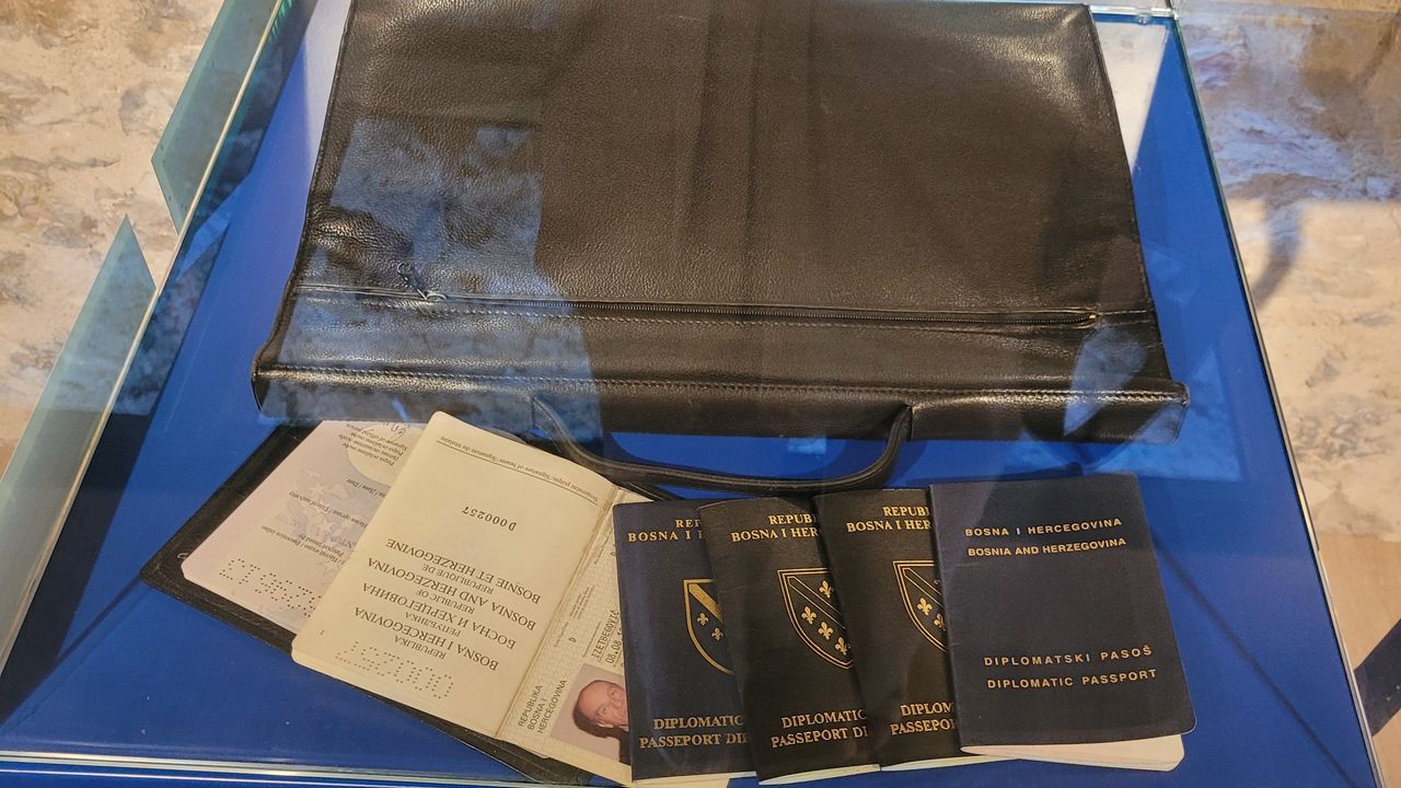 Aliya İzzetbegoviç müzesi tarihe ışık tutuyor