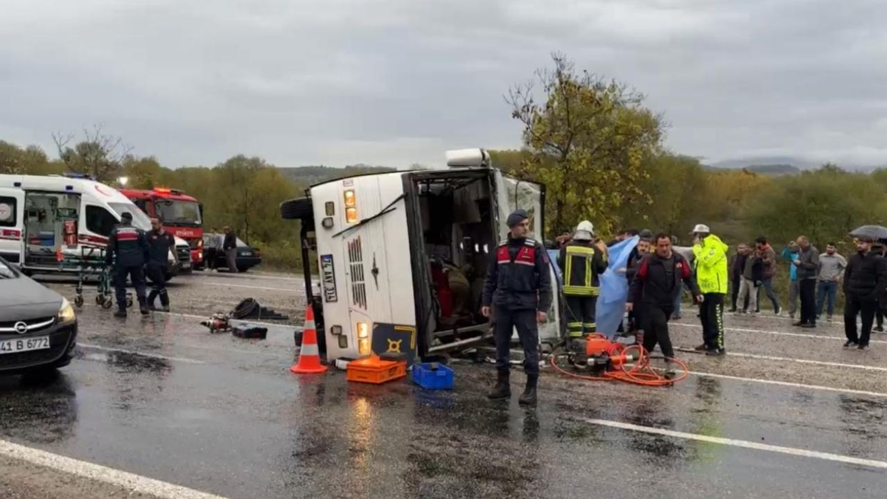 Bartın’da işçi servisi devrildi: 1 ölü, 16 yaralı