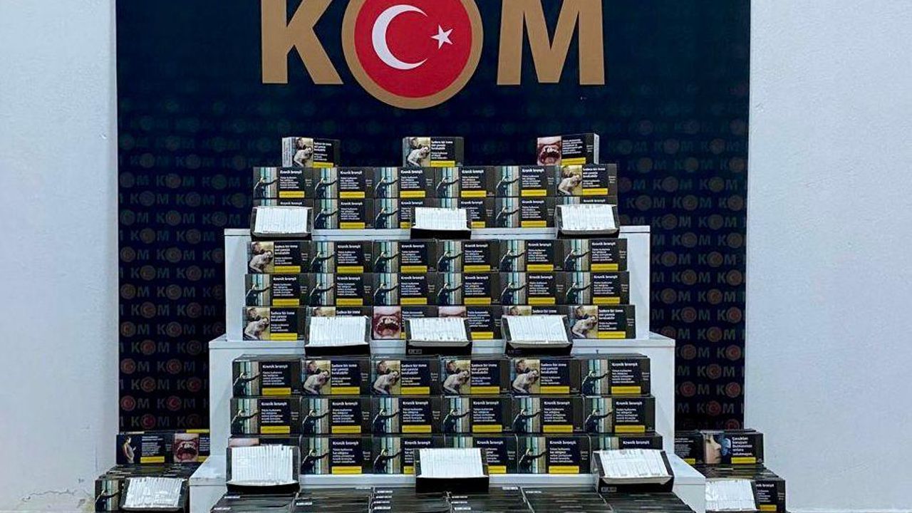 Kars’ta 36 plakalı bir yolcu otobüsünün bagajında 100 bin adet kaçak makaron ele geçirildi