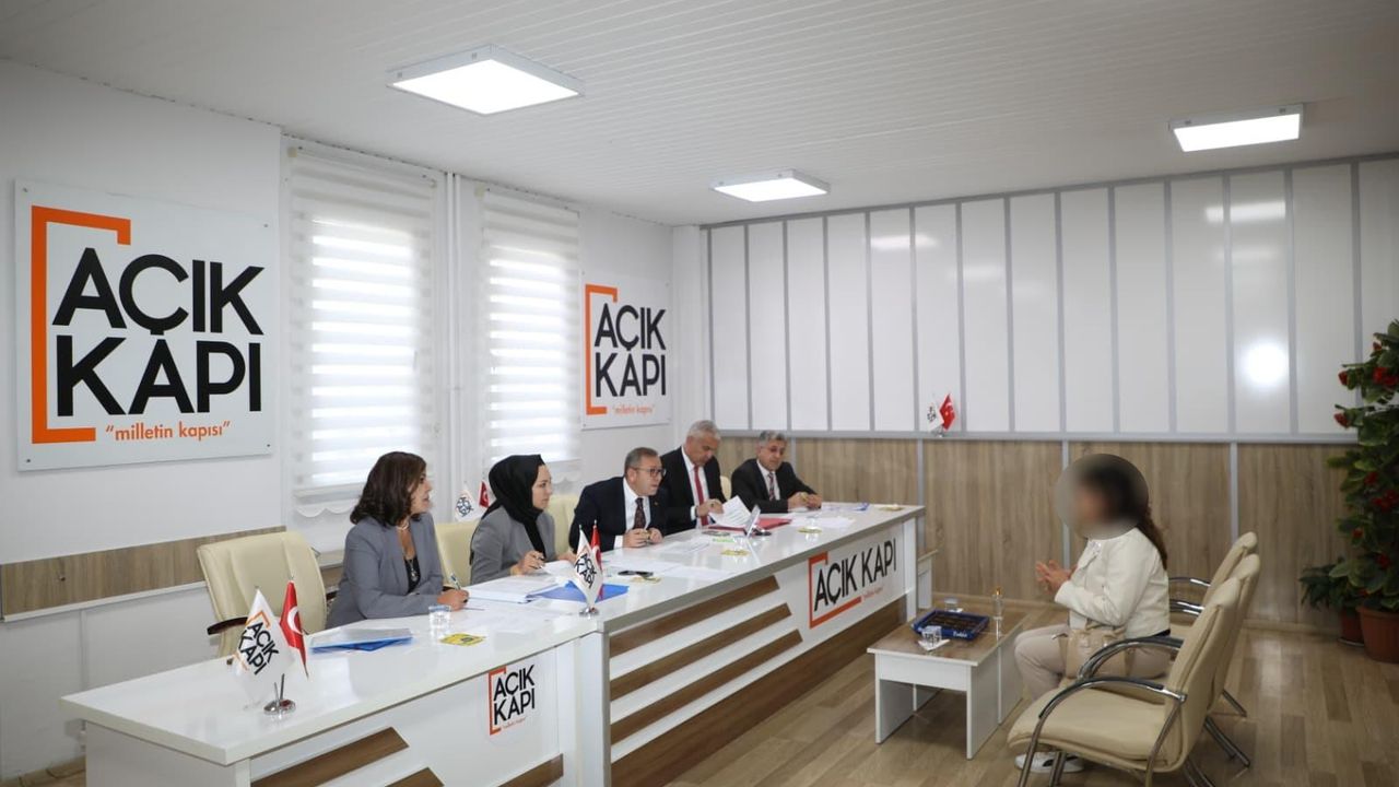 Kars Valisi Ziya Polat vatandaşları dinledi: “Milletimizin hizmetindeyiz”