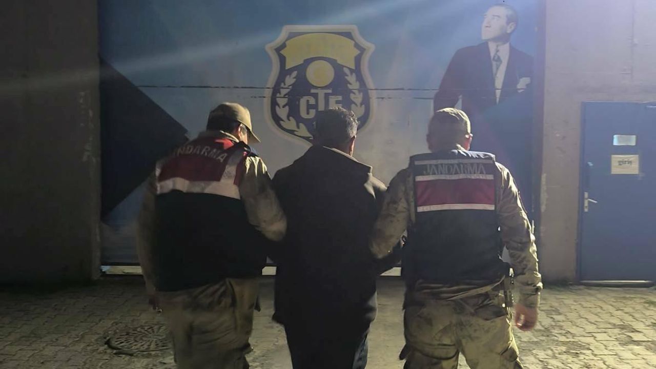 Kars’ta dolandırıcılık suçundan 7 yıl 6 ay kesinleşmiş hapis cezası bulunan şahıs yakalandı