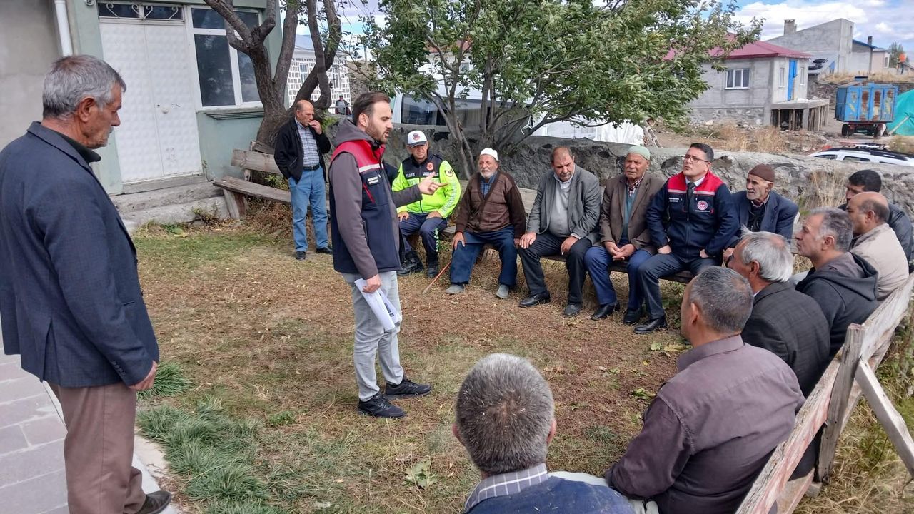 Kars’ta “Cuma Buluşmaları” devam ediyor: Üreticilere tarımsal bilgilendirme