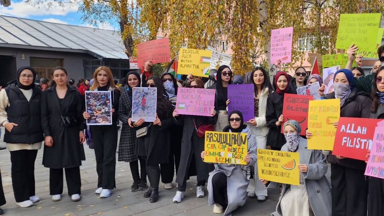 Sarıkamış 100. yıl şehitleri yurdu öğrencilerinden Filistin’e destek yürüyüşü