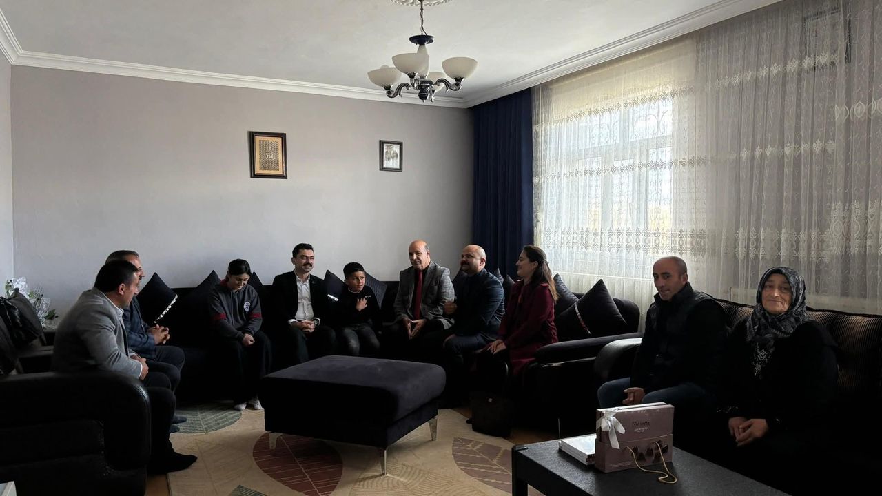 Kars’ta Vali Ziya Polat’ın öncülüğünde “Kafkas Projesi”yle eğitime yakın takip