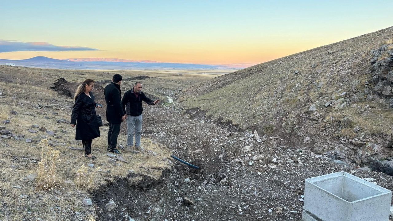 Kaymakam Tutal, İncesu Köyü’nde devam eden içme suyu hattı çalışmalarını inceledi